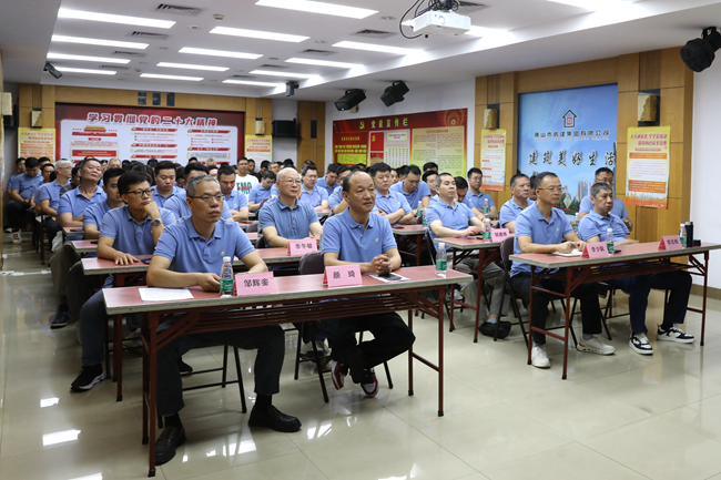 查找身邊安全隱患——房建集團(tuán)召開“安全生產(chǎn)月”活動動員大會